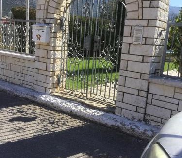 Perama House | Villa Elena