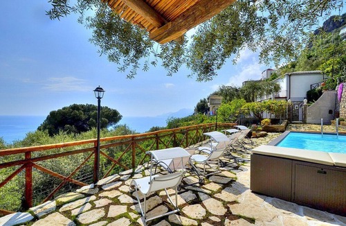 Laurito Villa | Villa Elfe: An elegant and welcoming two-story villa built on the sloping cliff in front of the sea, with Free WI-FI.