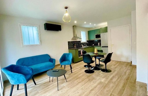 Aubenas Hotel | Villa Elisa. M