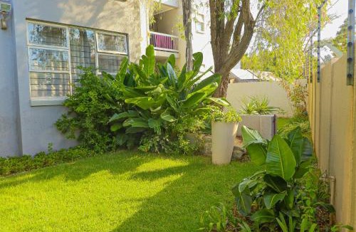 Greater Johannesburg Metropolitan Area Apartment | Villa Elizabeth - Fourways Gardens Sandton