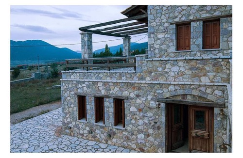 Arachova Villa | Villa Emargina