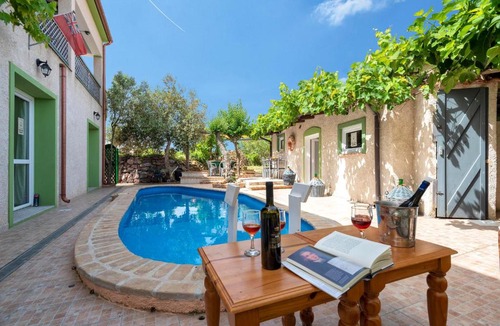 Tergu Villa | Villa Endeavour