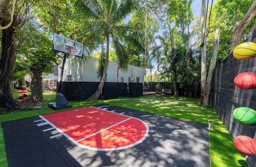 Northeast Miami Villa | Villa Escape-Beach-BKT Court-Miami Heated Pool