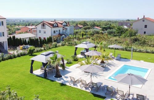 Vilanija Apartment | Villa Esea: Poolside Paradise & Relaxing Retreats