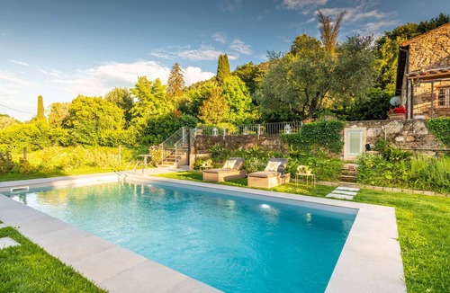 Pieve di Compito Villa | Villa Ester, a Stylish Farmhouse with Pool on the Hills by Lucca