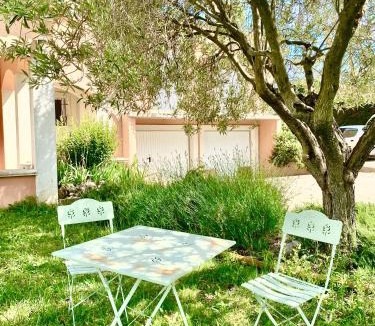 Carpentras Villa | Villa et maisonnette provençales