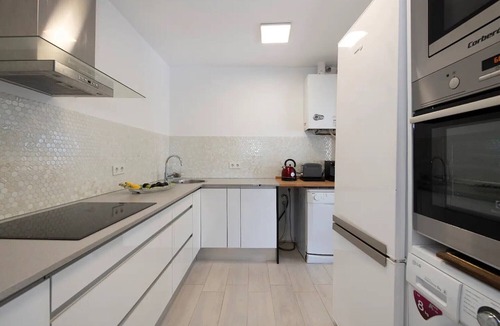 Castelldefels House | Villa 'Ethel' with Mountain View, Wi-Fi and Air Conditioning