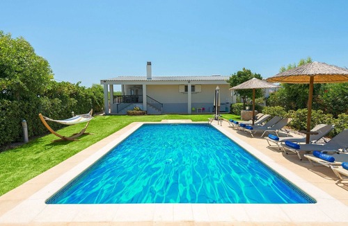 Gennadi House | Villa Euphoria, Strand von Gennadi by Interhome