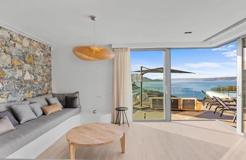 Plaka Villa | Villa Eureka BY APOKORONAS-VILLAS