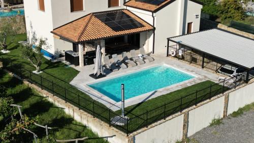 Marezige Villa | Villa Eva Marezige Heated Saltwater Pool near Koper