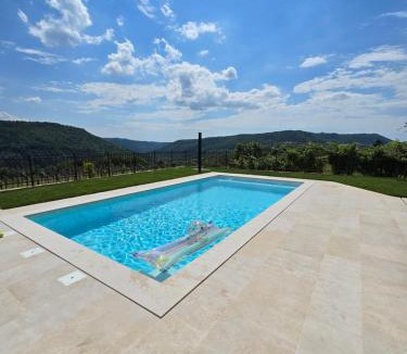 Marezige Villa | Villa Eva Marezige Heated Saltwater Pool near Koper