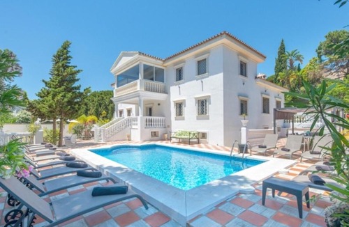 Urbanizacion Hacienda las Chapas Villa | Villa excepcional con piscina privada - 15 pers. - ES-175-65