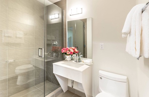 Malahat Resort | Villa Eyrie Resort