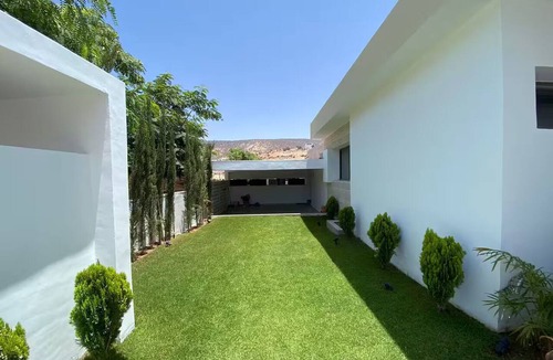 Tamrhakht Villa | Villa Family & Surfers, Heated Pool
