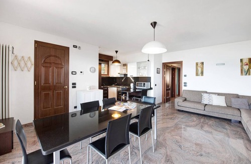 San Felice del Benaco Apartment | Villa Felice Apartment with Lake View, Private Terrace and Garden