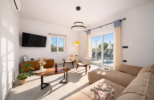 Prines Villa | Villa Filia - Three Bedroom Villa, Sleeps 6