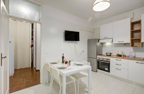 Colombare Apartment | Villa Fiorita - Apt 1 - Violetta, Sirmione, Italy