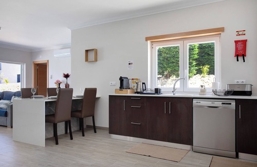 Caldas da Rainha Villa | 'Villa ‘Flor’ with Heated Pool, Whirlpool, Wi-Fi and Air Conditioning