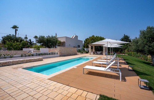 Polignano a Mare Villa | Villa 'Flora' with Sea View, Wi-Fi, and Air Conditioning