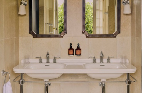 Old Lyon Hotel | Villa Florentine, A Beauvallon Hotel & Spa