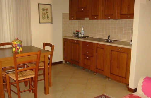 San Baronto House | Villa Floriana E: An elegant and welcoming apartment immersed in a splendid landscape, in the heart of a wonderful little town, with Free WI-FI.
