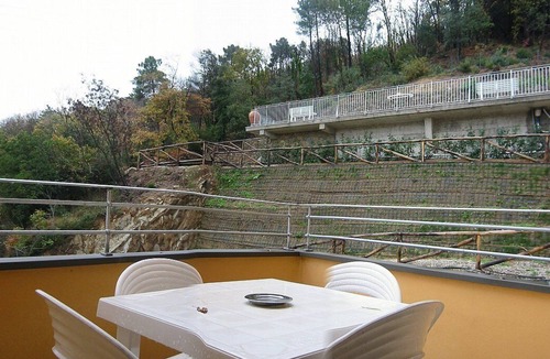 San Baronto House | Villa Floriana E: An elegant and welcoming apartment immersed in a splendid landscape, in the heart of a wonderful little town, with Free WI-FI.