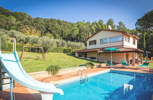 Riparbella Villa | Villa Fontespadini 10 km from the sea by ToscanaTour