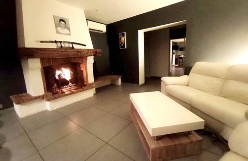 Saint-Marcel-les-Valence Villa | Villa 'Greg' with Mountain View, Wi-Fi and Air Conditioning