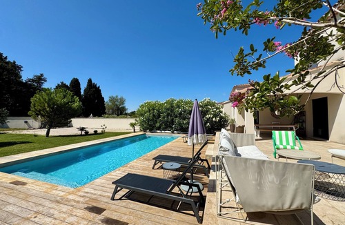 Sainte-Cecile-les-Vignes Villa | 🏡☀️ Villa in Provence sleeps 10 & pool