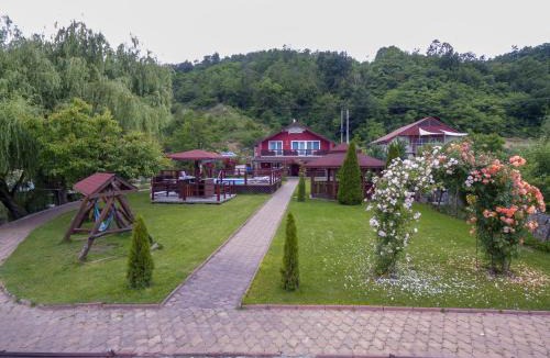 Eselnita Villa | Villa Frans și Căbănuțe