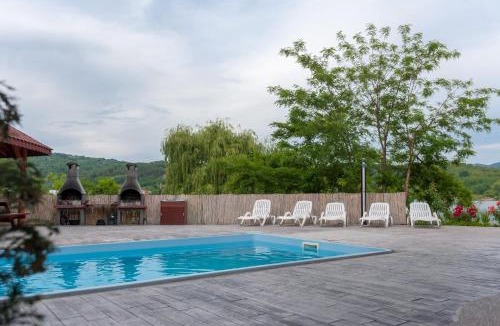 Eselnita Villa | Villa Frans și Căbănuțe