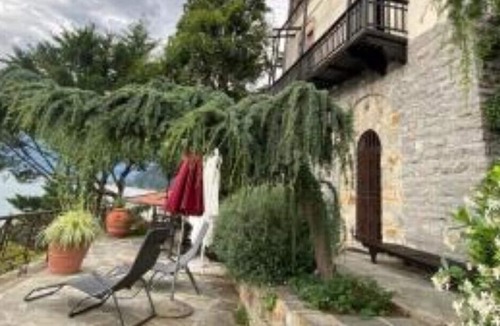 Bellano Villa | Villa front beach with private garden and parking