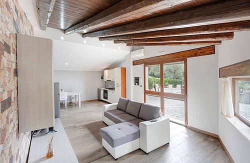 Stella Cilento Villa | Villa 'Ginestra Con Jacuzzi' with Mountain View, Wi-Fi and Air Conditioning