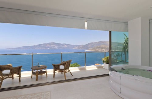 Kalkan Villa | Villa has uninterrupted sea views over the Bay of Kalkan.