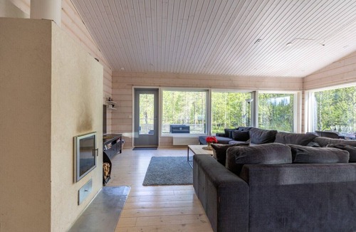 Yllasjarvi Villa | Villa Hellitä | Peaceful 3BR Villa with Hot Tub
