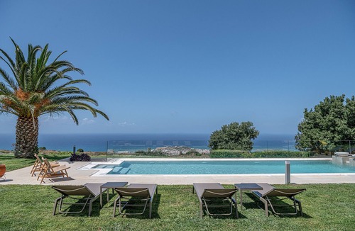 Tria Monastiria Villa | Villa Heora - The Floating Residence