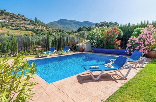 Algodonales Villa | Villa Hermanas Algodonales by Ruralidays