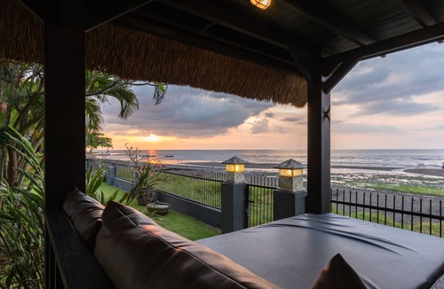 Dencarik Villa | Villa Hikume - Relax In A Private Beachfront Villa