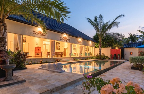 Dencarik Villa | Villa Hikume - Relax In A Private Beachfront Villa