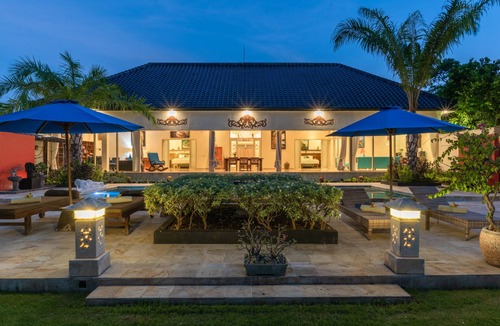 Dencarik Villa | Villa Hikume - Relax In A Private Beachfront Villa