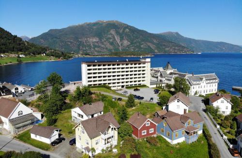 Balestrand Villa | Villa Holmen