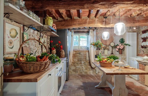 Lucca Villa | Villa Hugo in Lucca With 5 Bedrooms and 6 Bathrooms