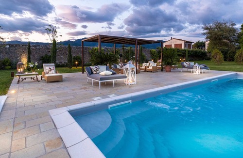 Lucca Villa | VILLA HUGO, Understated Luxury 5 Bedrooms Villa with Pool and a Welcoming Ambience