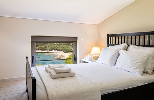 Tragana House | Villa Idyle-Luxury Beachfront Property