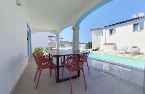 Budoni Villa | Villa il borgo con piscina