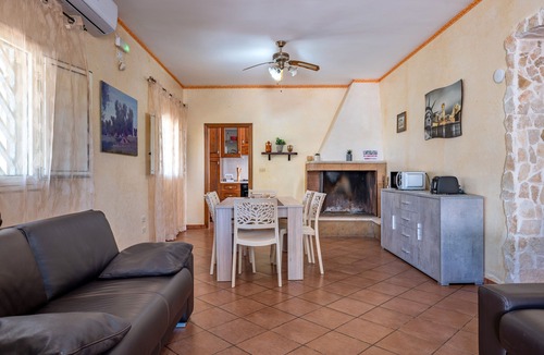 San Vito dei Normanni Villa | Villa "Il Canto Della Cicala" with Private Terrace, Garden, Pool & A/C
