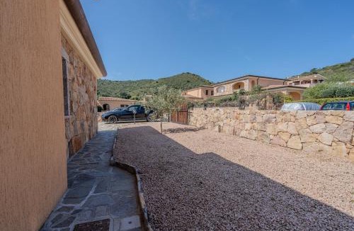 Case Peschiera-Lu Fraili Villa | Villa Il Corallo - Elegante & 4 min dalla Spiaggia