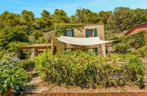 Lerici Villa | Villa Il Tuffatore – Authentic Rustic Charm with Breathtaking Views over the Gulf of PoetsNestled in the silence and scents of the Mediterranean maquis, Villa Il Tuffatore is a haven of authentic Ligurian charm, where time seems to slow down. Located i
