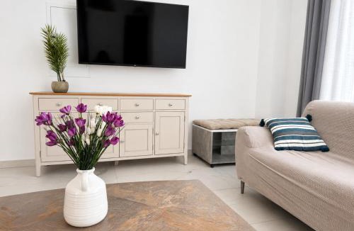 Paphos Villa | Villa "Imperial 1" with pool - 3 bedroom near mall