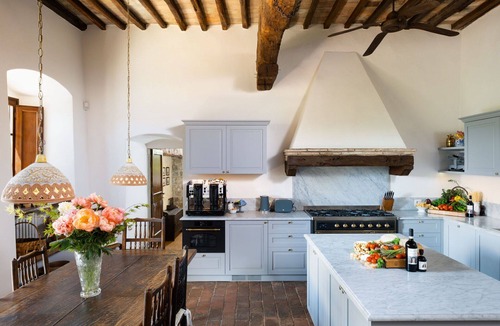 San Pietro in Bossolo Villa | Villa in Badia A Passignano with 9 bedrooms sleeps 18